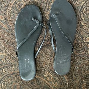 Lauren Conrad black flip flops
